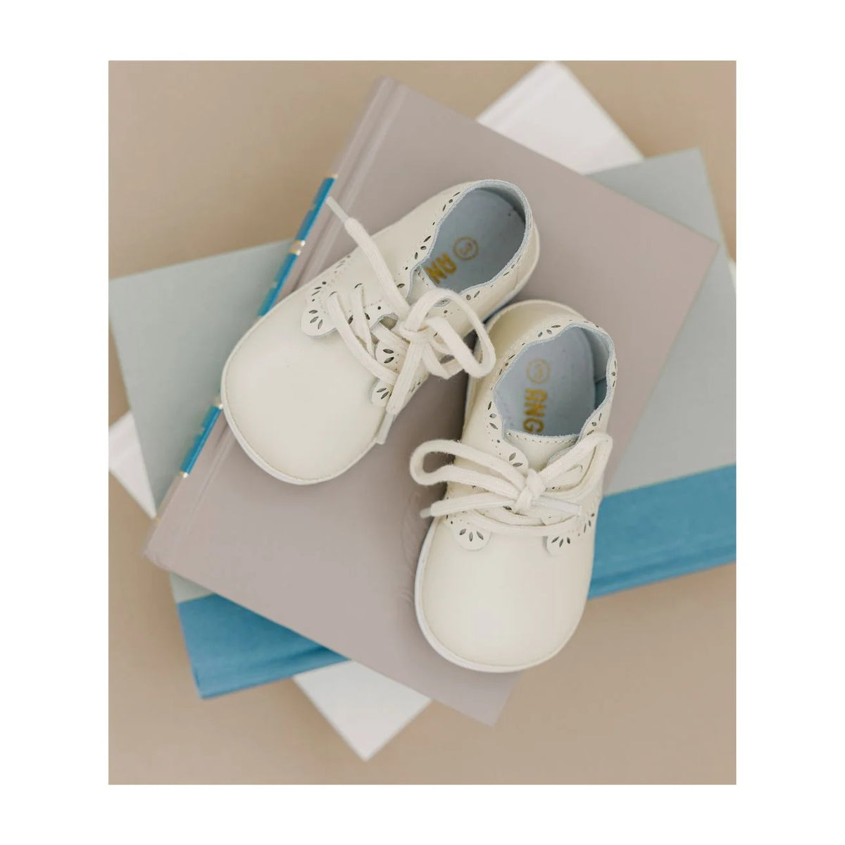 Oatmeal Bella Scalloped Bootie (Baby)