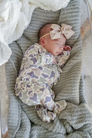 RUFFLE CAMO CUTIE BAMBOO ZIPPER FOOTIE