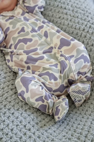 CAMO CUTIE BAMBOO ZIPPER FOOTIE